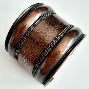 🎁**Free Gift w Purchase**Metal Cuff Bracelet